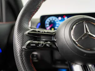 MERCEDES-BENZ GLB 250 AMG Line 4matic / Facelift / Rückfahrkamera / Ambientebeleuchtung