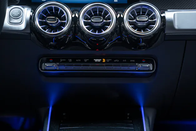 MERCEDES-BENZ GLB 250 AMG Line 4matic / Facelift / Rückfahrkamera / Ambientebeleuchtung