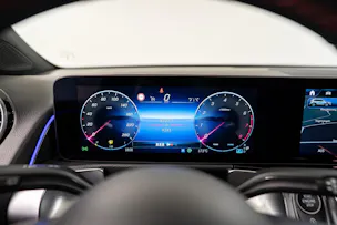 MERCEDES-BENZ GLB 250 AMG Line 4matic / Facelift / Rückfahrkamera / Ambientebeleuchtung