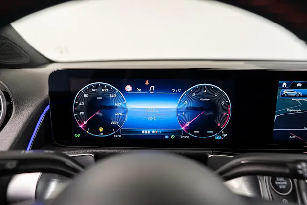 MERCEDES-BENZ GLB 250 AMG Line 4matic / Facelift / Rückfahrkamera / Ambientebeleuchtung