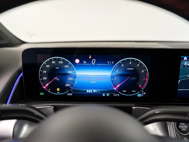 MERCEDES-BENZ GLB 250 AMG Line 4matic / Facelift / Rückfahrkamera / Ambientebeleuchtung