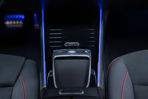 MERCEDES-BENZ GLB 250 AMG Line 4matic / Facelift / Rückfahrkamera / Ambientebeleuchtung