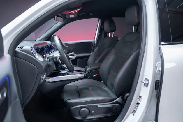 MERCEDES-BENZ GLB 250 AMG Line 4matic / Facelift / Rückfahrkamera / Ambientebeleuchtung
