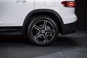MERCEDES-BENZ GLB 250 AMG Line 4matic / Facelift / Rückfahrkamera / Ambientebeleuchtung