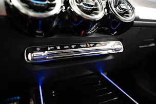 MERCEDES-BENZ GLB 250 AMG Line 4matic / Facelift / Rückfahrkamera / Ambientebeleuchtung
