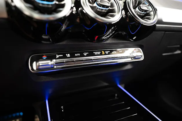 MERCEDES-BENZ GLB 250 AMG Line 4matic / Facelift / Rückfahrkamera / Ambientebeleuchtung