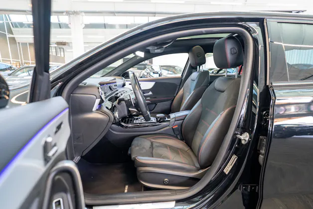 MERCEDES-BENZ A 35 AMG 4matic Limousine / Panorama-Schiebedach / Head-Up / El. Memory Sitze