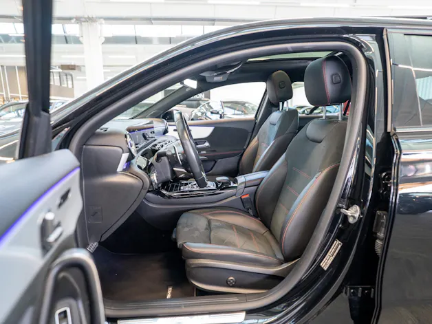 MERCEDES-BENZ A 35 AMG 4matic Limousine / Panorama-Schiebedach / Head-Up / El. Memory Sitze