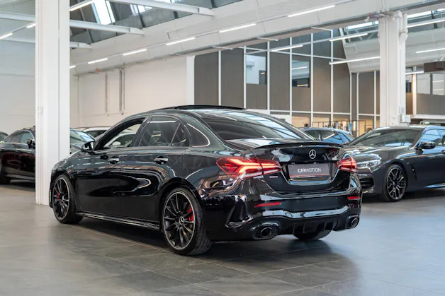 MERCEDES-BENZ A 35 AMG 4matic Limousine / Panorama-Schiebedach / Head-Up / El. Memory Sitze