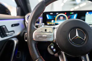 MERCEDES-BENZ A 35 AMG 4matic Limousine / Panorama-Schiebedach / Head-Up / El. Memory Sitze