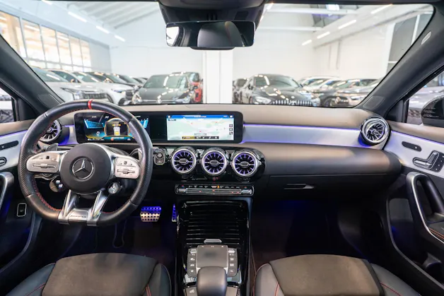 MERCEDES-BENZ A 35 AMG 4matic Limousine / Panorama-Schiebedach / Head-Up / El. Memory Sitze