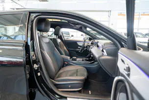 MERCEDES-BENZ A 35 AMG 4matic Limousine / Panorama-Schiebedach / Head-Up / El. Memory Sitze
