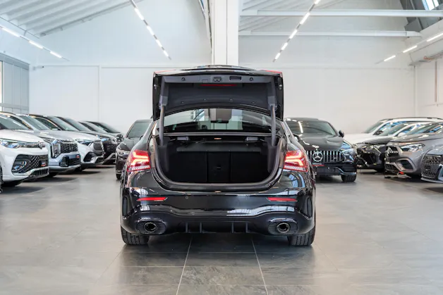 MERCEDES-BENZ A 35 AMG 4matic Limousine / Panorama-Schiebedach / Head-Up / El. Memory Sitze