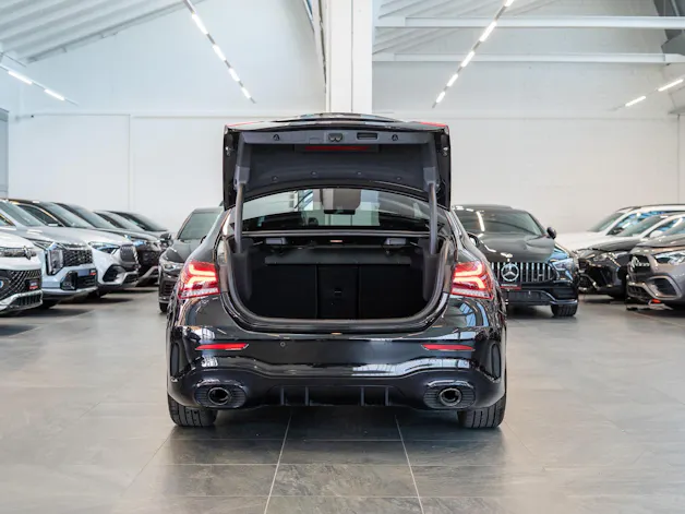 MERCEDES-BENZ A 35 AMG 4matic Limousine / Panorama-Schiebedach / Head-Up / El. Memory Sitze