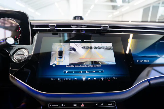 MERCEDES-BENZ E 220 d AMG Line / MBUX Superscreen / Burmester / El. Sitze