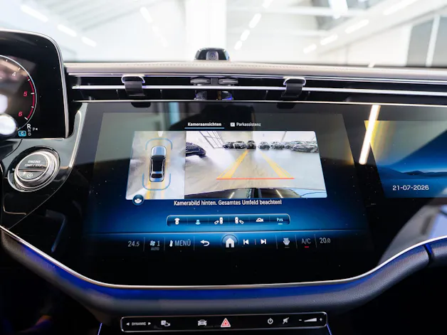 MERCEDES-BENZ E 220 d AMG Line / MBUX Superscreen / Burmester / El. Sitze