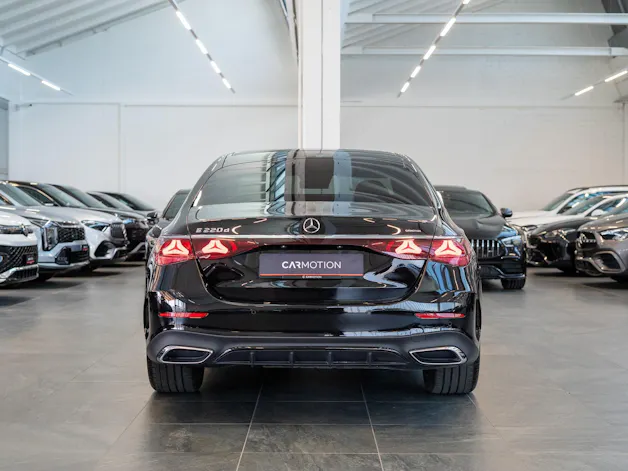 MERCEDES-BENZ E 220 d AMG Line / MBUX Superscreen / Burmester / El. Sitze