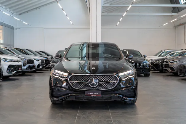 MERCEDES-BENZ E 220 d AMG Line / MBUX Superscreen / Burmester / El. Sitze