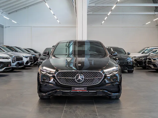 MERCEDES-BENZ E 220 d AMG Line / MBUX Superscreen / Burmester / El. Sitze