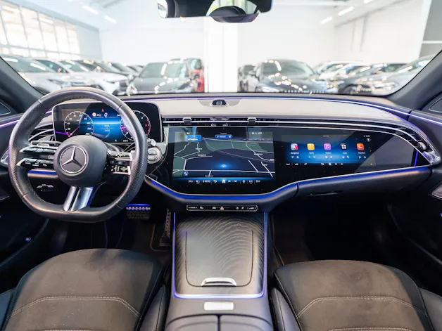 MERCEDES-BENZ E 220 d AMG Line / MBUX Superscreen / Burmester / El. Sitze