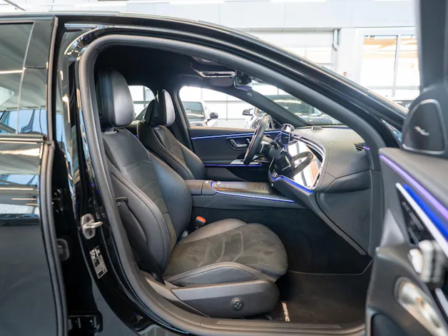 MERCEDES-BENZ E 220 d AMG Line / MBUX Superscreen / Burmester / El. Sitze