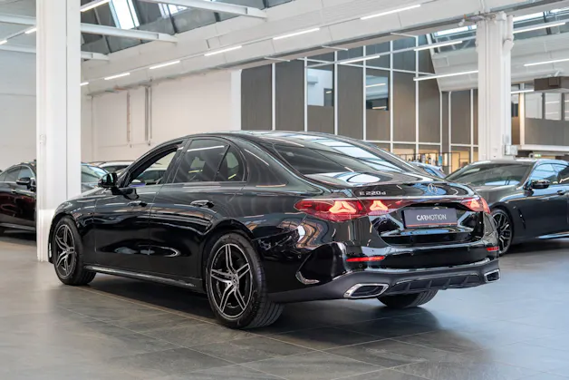 MERCEDES-BENZ E 220 d AMG Line / MBUX Superscreen / Burmester / El. Sitze