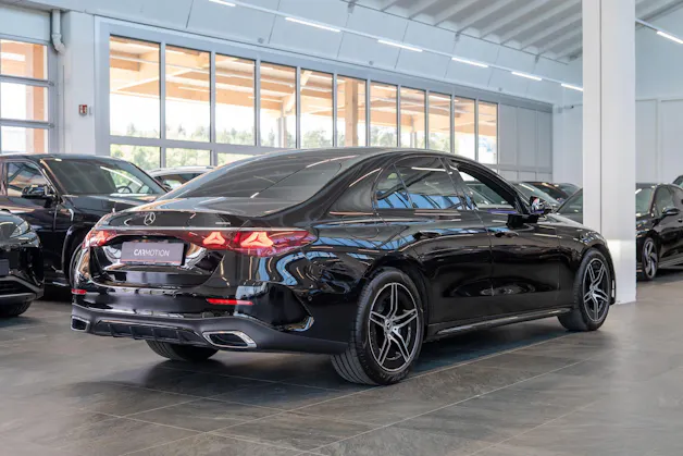 MERCEDES-BENZ E 220 d AMG Line / MBUX Superscreen / Burmester / El. Sitze