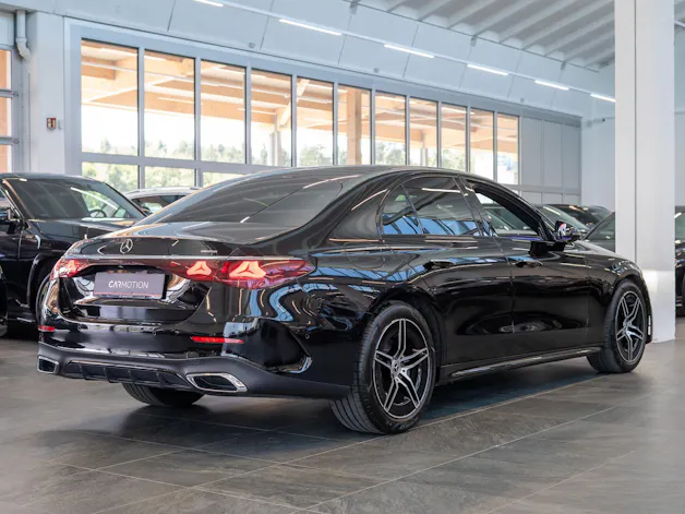 MERCEDES-BENZ E 220 d AMG Line / MBUX Superscreen / Burmester / El. Sitze