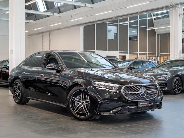 MERCEDES-BENZ E 220 d AMG Line / MBUX Superscreen / Burmester / El. Sitze