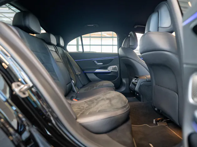 MERCEDES-BENZ E 220 d AMG Line / MBUX Superscreen / Burmester / El. Sitze