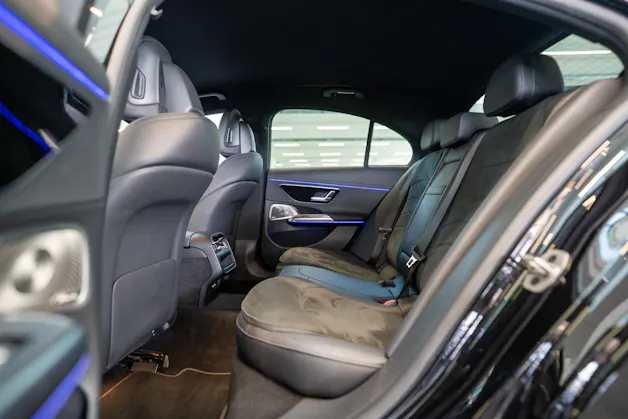 MERCEDES-BENZ E 220 d AMG Line / MBUX Superscreen / Burmester / El. Sitze
