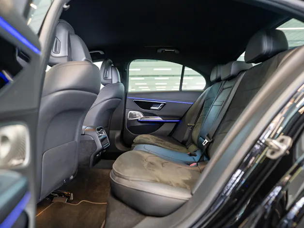 MERCEDES-BENZ E 220 d AMG Line / MBUX Superscreen / Burmester / El. Sitze