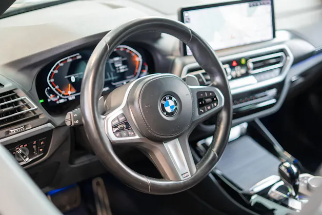 BMW X3 20i xDrive M Sport SAG / CH-Fahrzeug / 360§Kamera / el.Sitze