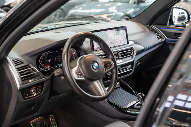BMW X3 20i xDrive M Sport SAG / CH-Fahrzeug / 360§Kamera / el.Sitze