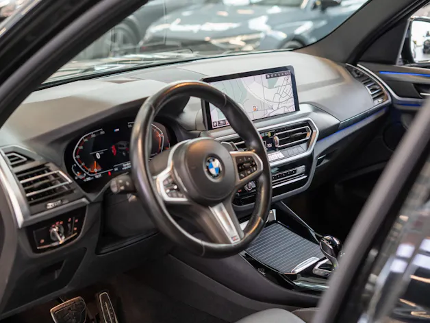 BMW X3 20i xDrive M Sport SAG / CH-Fahrzeug / 360§Kamera / el.Sitze