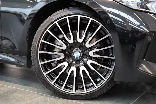 BMW 330i xDrive M Sport SAG / LCI / 360°Kamera / HeadUp / Glasdach