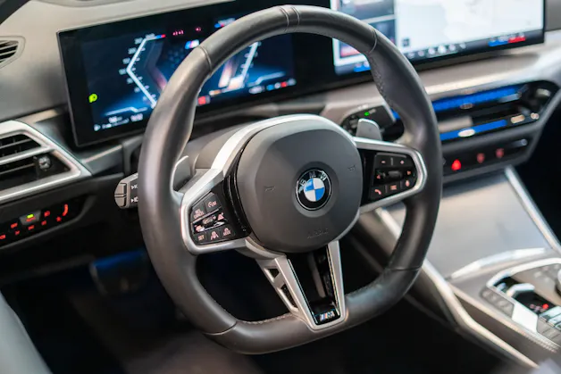 BMW 330i xDrive M Sport SAG / LCI / 360°Kamera / HeadUp / Glasdach