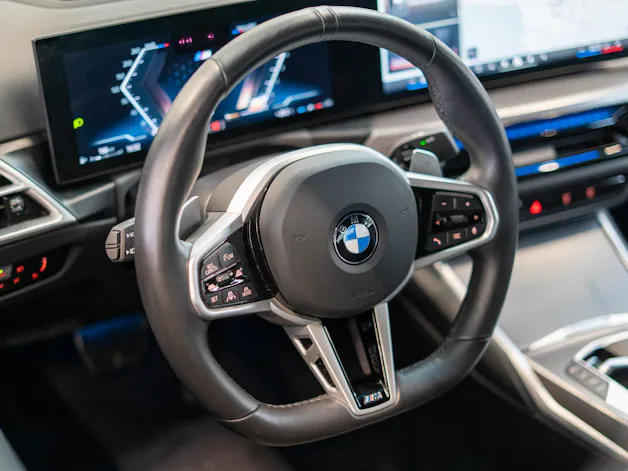 BMW 330i xDrive M Sport SAG / LCI / 360°Kamera / HeadUp / Glasdach