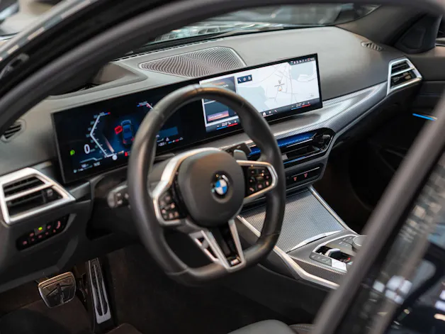 BMW 330i xDrive M Sport SAG / LCI / 360°Kamera / HeadUp / Glasdach