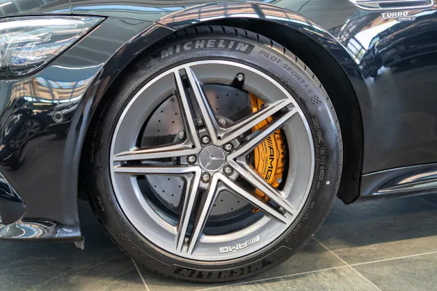 MERCEDES-BENZ AMG GT 53 4matic+ / Facelift / Carbon Keramik Bremsen / Glasdach / 360°Kamera /