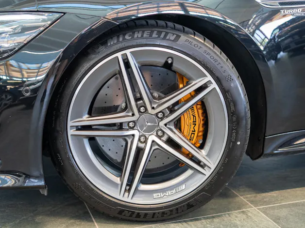 MERCEDES-BENZ AMG GT 53 4matic+ / Facelift / Carbon Keramik Bremsen / Glasdach / 360°Kamera /