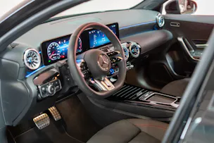 MERCEDES-BENZ A 35 AMG 4matic Limousine / Facelift / Rückfahrkamera / Ambientebeleuchtung