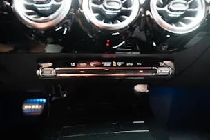 MERCEDES-BENZ A 35 AMG 4matic Limousine / Facelift / Rückfahrkamera / Ambientebeleuchtung