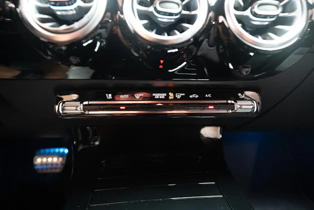 MERCEDES-BENZ A 35 AMG 4matic Limousine / Facelift / Rückfahrkamera / Ambientebeleuchtung