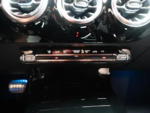 MERCEDES-BENZ A 35 AMG 4matic Limousine / Facelift / Rückfahrkamera / Ambientebeleuchtung
