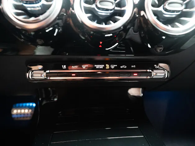 MERCEDES-BENZ A 35 AMG 4matic Limousine / Facelift / Rückfahrkamera / Ambientebeleuchtung