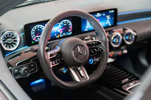 MERCEDES-BENZ A 35 AMG 4matic Limousine / Facelift / Rückfahrkamera / Ambientebeleuchtung