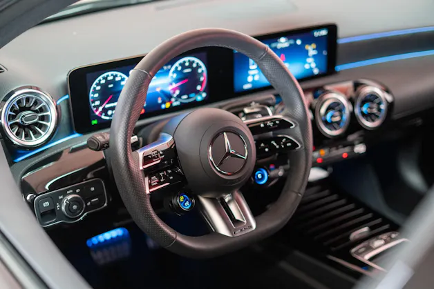 MERCEDES-BENZ A 35 AMG 4matic Limousine / Facelift / Rückfahrkamera / Ambientebeleuchtung