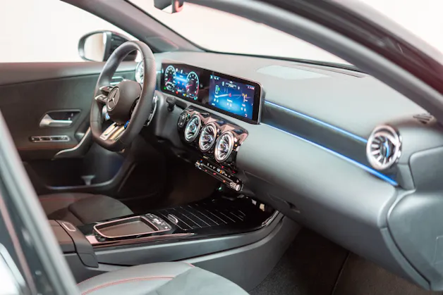 MERCEDES-BENZ A 35 AMG 4matic Limousine / Facelift / Rückfahrkamera / Ambientebeleuchtung