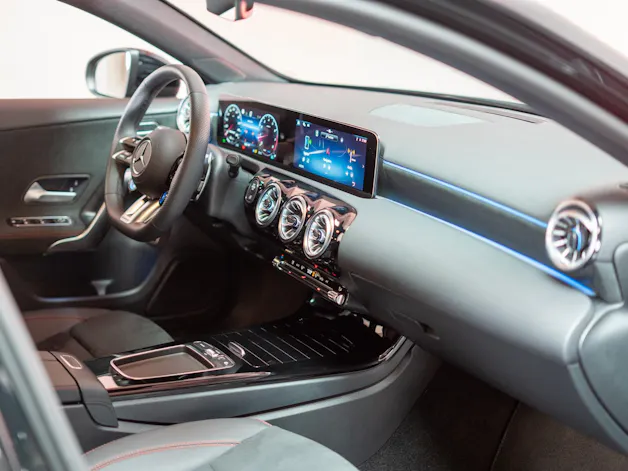 MERCEDES-BENZ A 35 AMG 4matic Limousine / Facelift / Rückfahrkamera / Ambientebeleuchtung